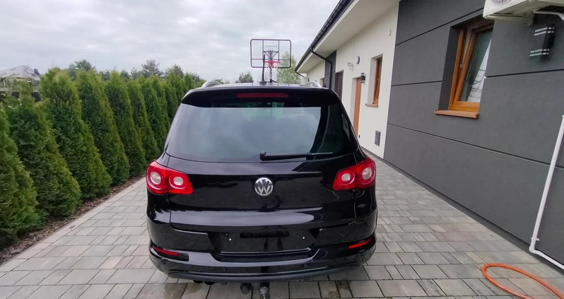 Volkswagen Tiguan cena 41800 przebieg: 208000, rok produkcji 2011 z Siedlce małe 277